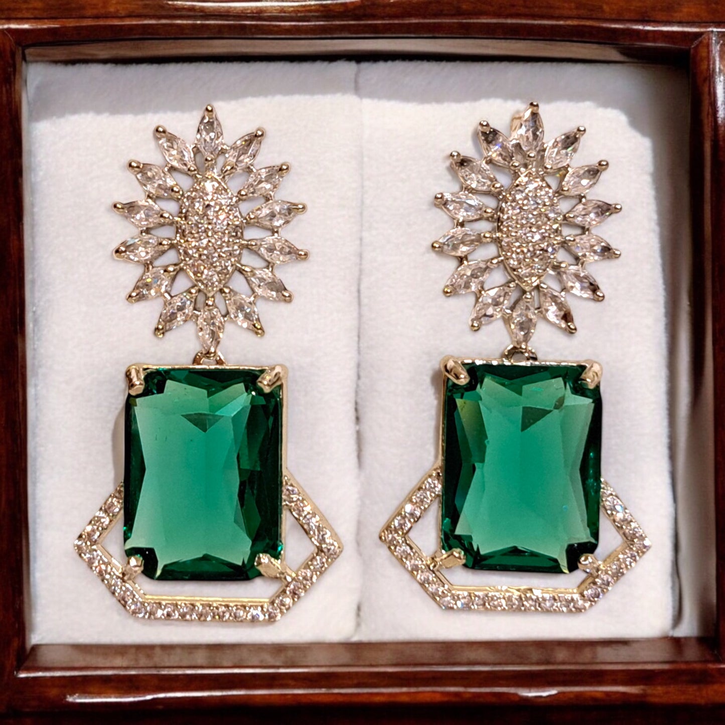 Vintage-Inspired Crystal Drop Earrings