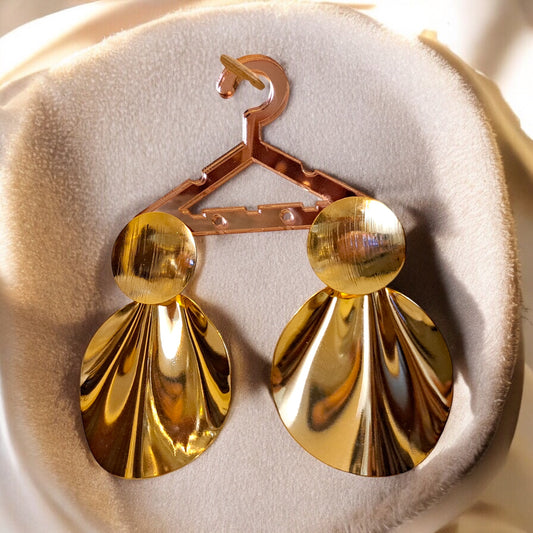 Elegant Gold Shell Drop Earrings